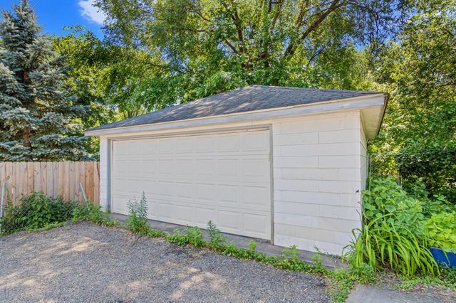 921 Weeks Avenue SE, Minneapolis, MN 55414