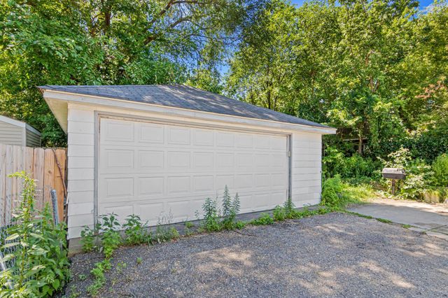 921 Weeks Avenue SE, Minneapolis, MN 55414