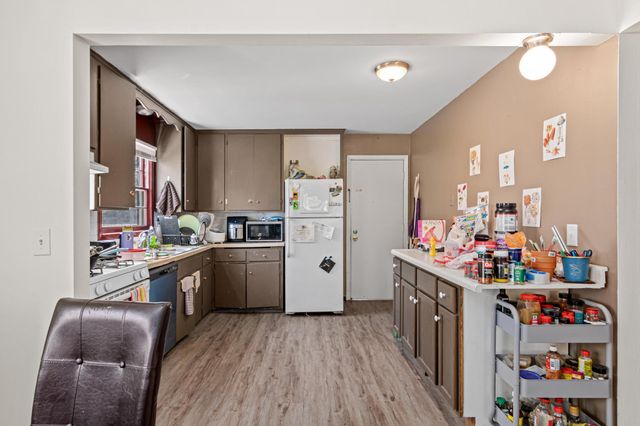 921 Weeks Avenue SE, Minneapolis, MN 55414