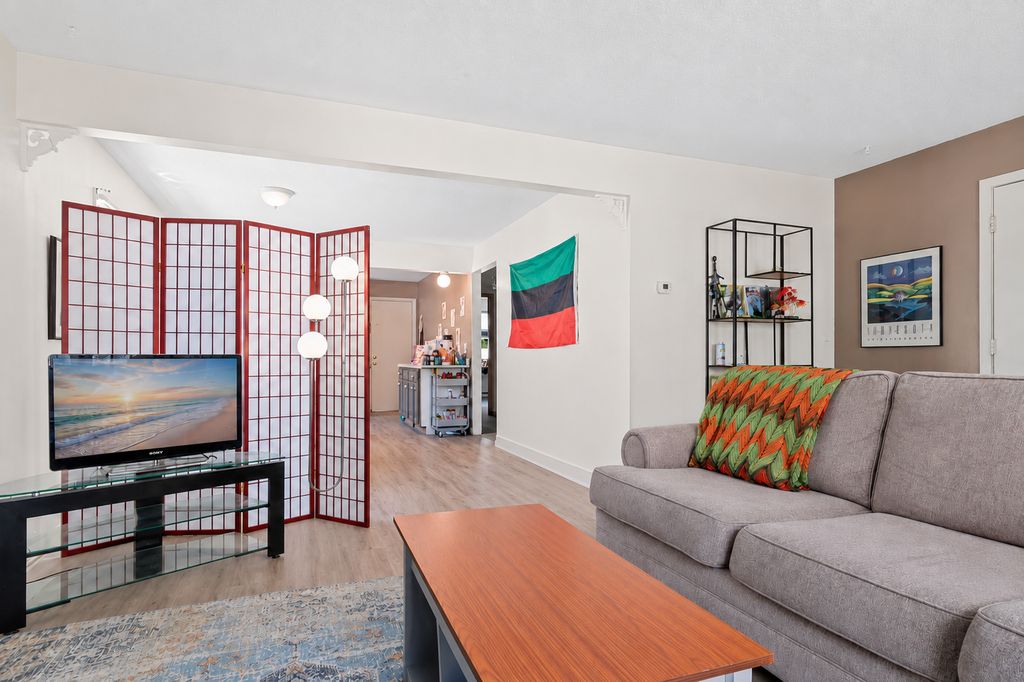 921 Weeks Avenue SE, Minneapolis, MN 55414 — photo 2