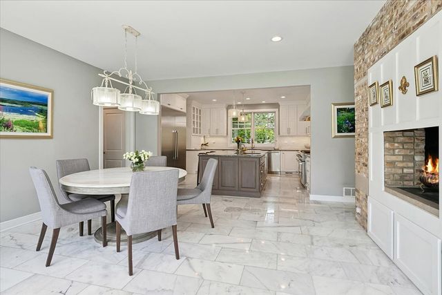 1177 Edgewood Road, Lake Forest, IL 60045