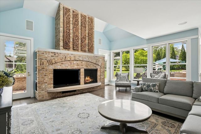 1177 Edgewood Road, Lake Forest, IL 60045