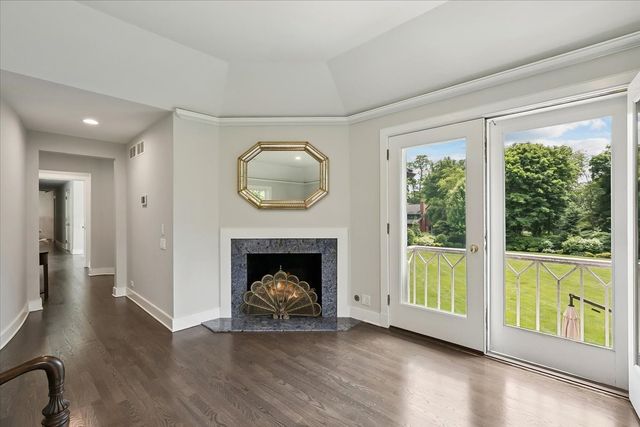 1177 Edgewood Road, Lake Forest, IL 60045