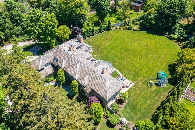 1177 Edgewood Road, Lake Forest, IL 60045