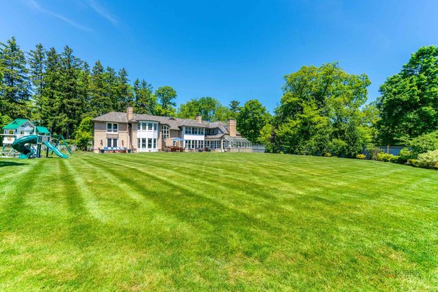 1177 Edgewood Road, Lake Forest, IL 60045