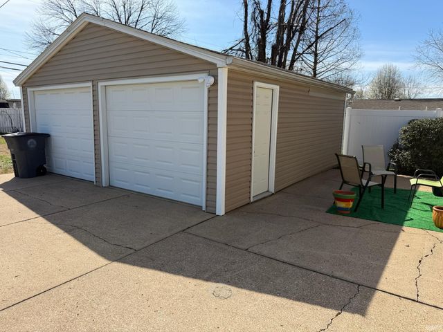 826 W Idlewild Drive, Evansville, IN 47710