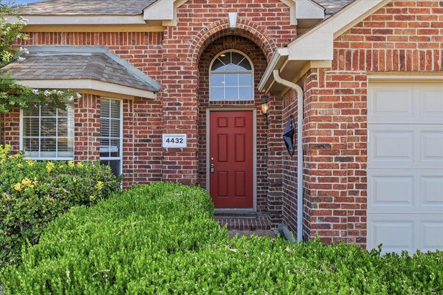 4432 Spanish Oak Circle, Corinth, TX 76208
