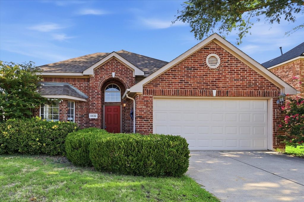 4432 Spanish Oak Circle, Corinth, TX 76208