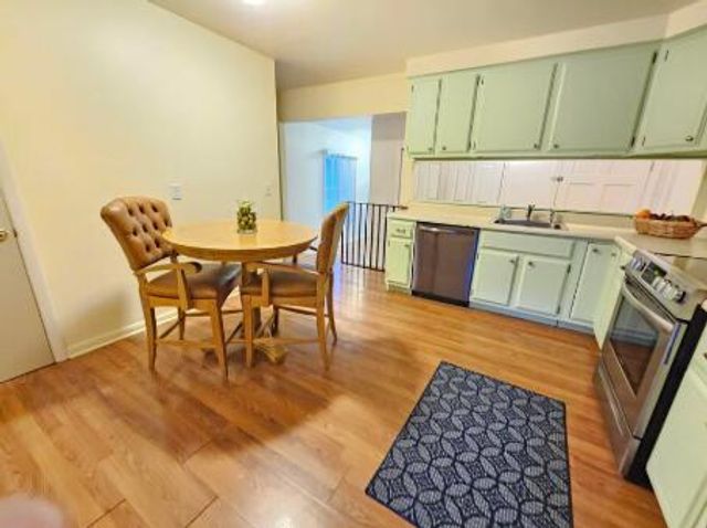 954 Rose Drive, Ann Arbor, MI 48103
