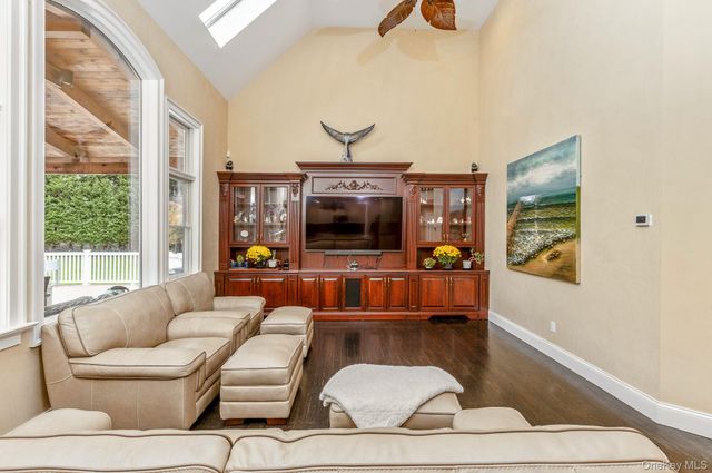 42 Old Neck Court, Manorville, NY 11949