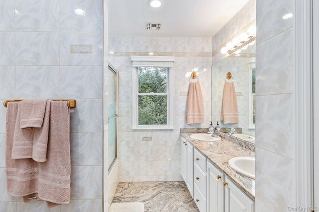 42 Old Neck Court, Manorville, NY 11949