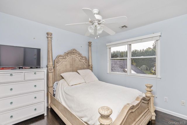 42 Old Neck Court, Manorville, NY 11949