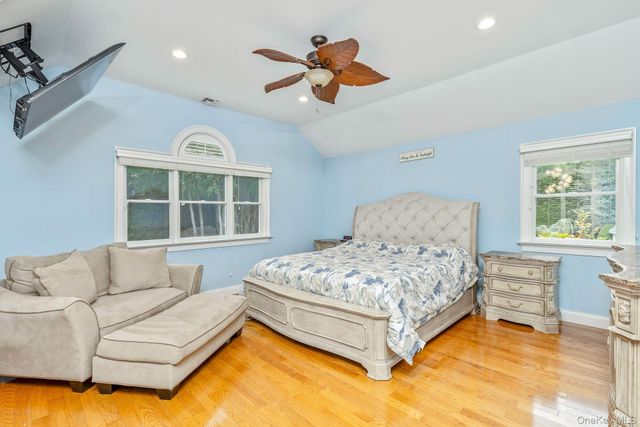 42 Old Neck Court, Manorville, NY 11949