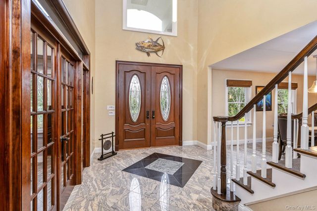 42 Old Neck Court, Manorville, NY 11949