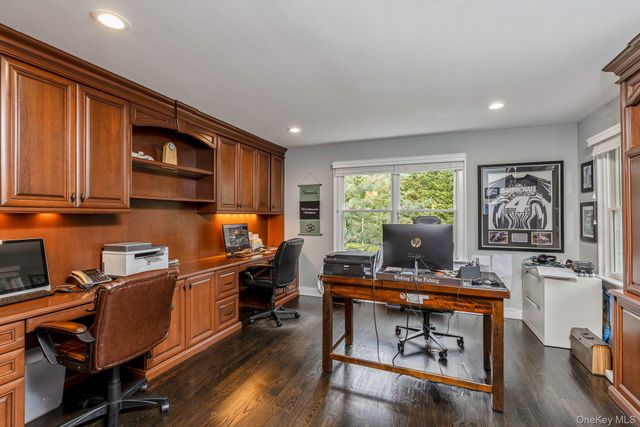 42 Old Neck Court, Manorville, NY 11949