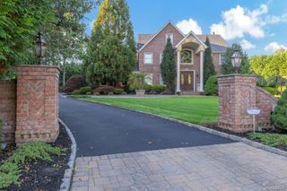 42 Old Neck Court, Manorville, NY 11949