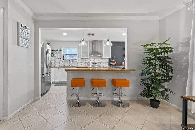 165 W Rampart Dr Apt 701, San Antonio, TX 78216