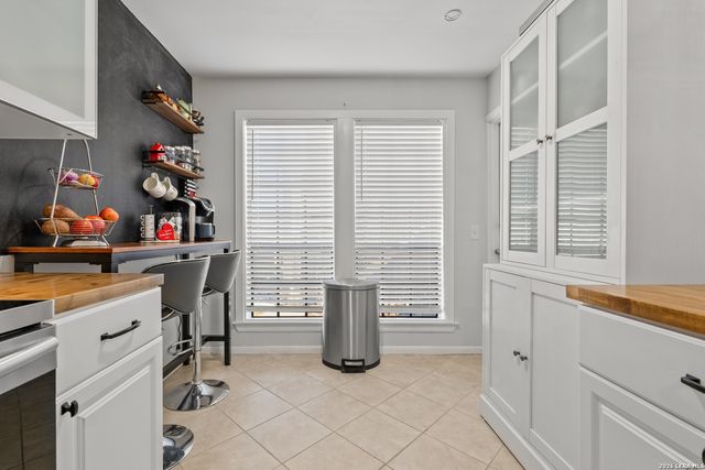 165 W Rampart Dr Apt 701, San Antonio, TX 78216