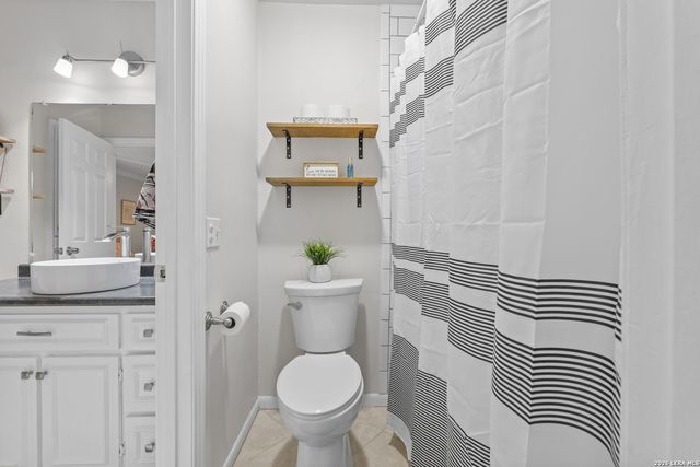 165 W Rampart Dr Apt 701, San Antonio, TX 78216