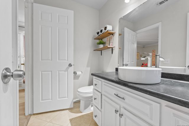 165 W Rampart Dr Apt 701, San Antonio, TX 78216