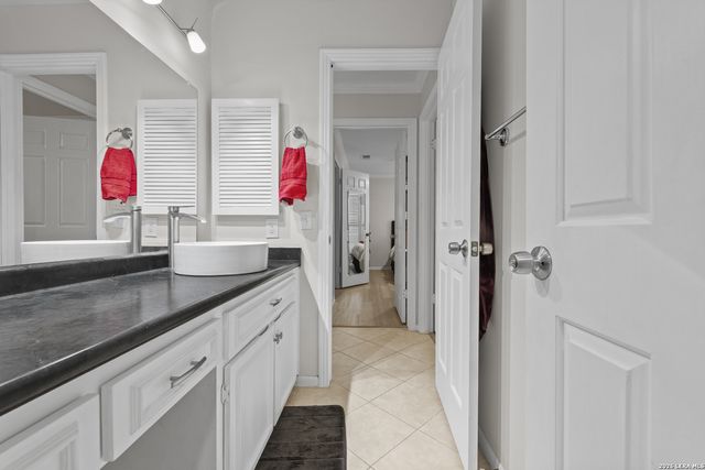 165 W Rampart Dr Apt 701, San Antonio, TX 78216