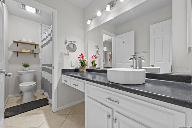 165 W Rampart Dr Apt 701, San Antonio, TX 78216