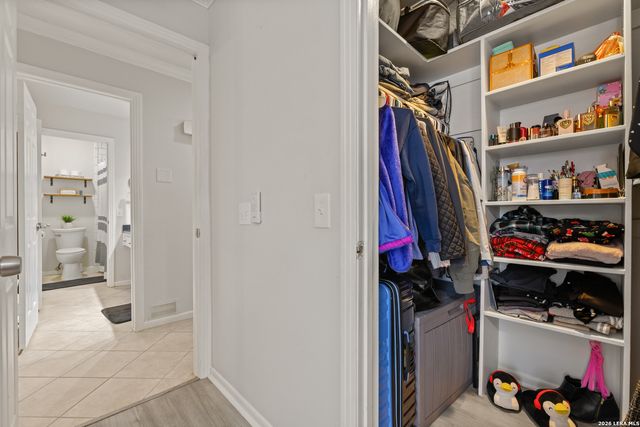 165 W Rampart Dr Apt 701, San Antonio, TX 78216