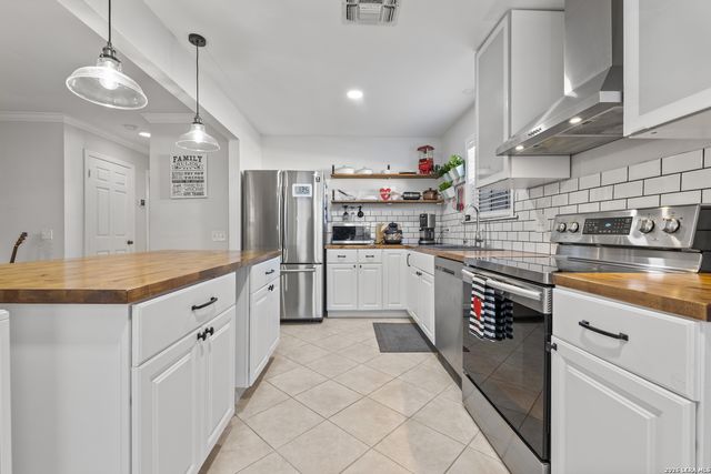 165 W Rampart Dr Apt 701, San Antonio, TX 78216