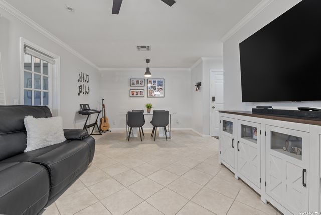 165 W Rampart Dr Apt 701, San Antonio, TX 78216