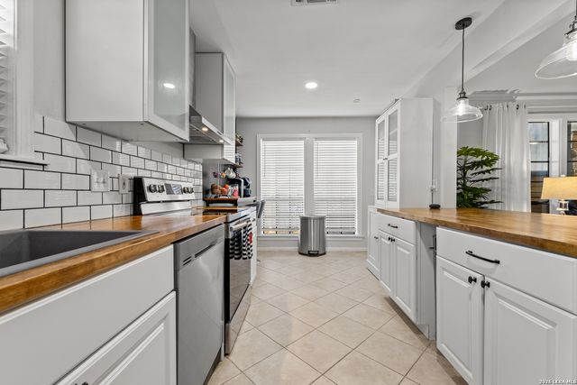 165 W Rampart Dr Apt 701, San Antonio, TX 78216