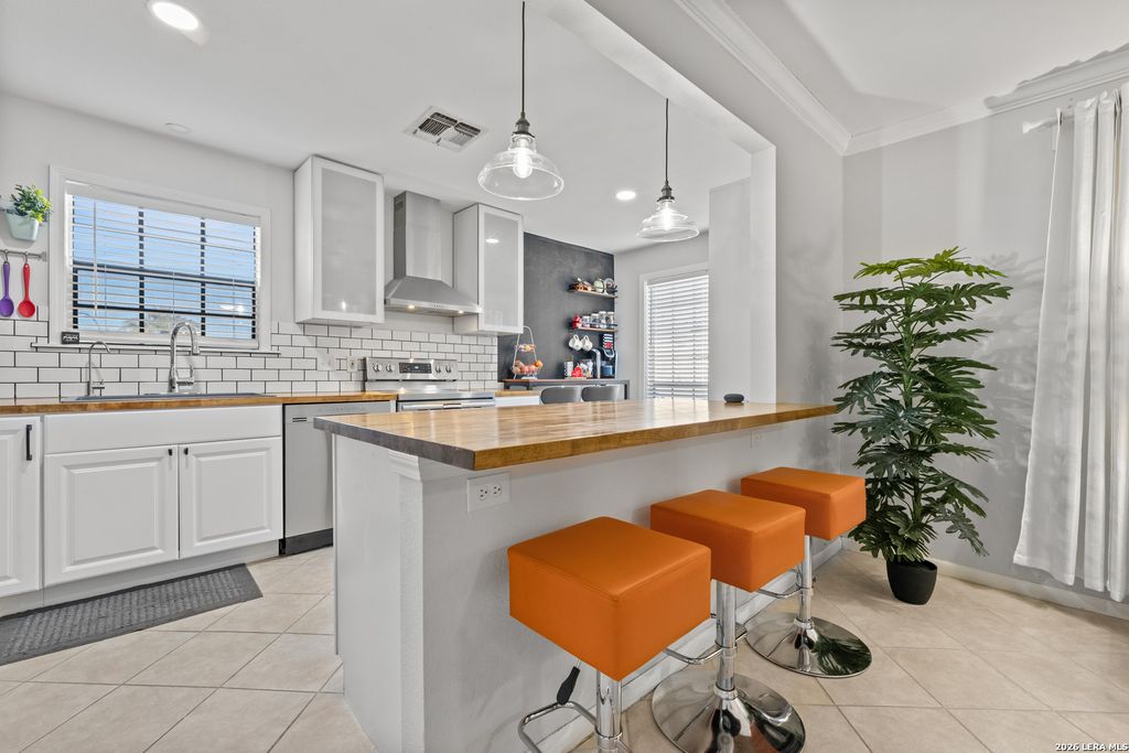 165 W Rampart Dr Apt 701, San Antonio, TX 78216