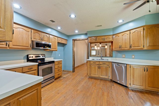 4 Almenara Lane, Hot Springs Village, AR 71909