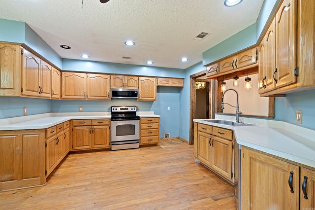 4 Almenara Lane, Hot Springs Village, AR 71909