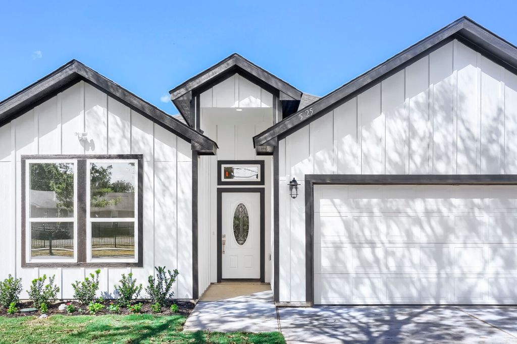 525 NW 17th Street, Grand Prairie, TX 75050 — exterior