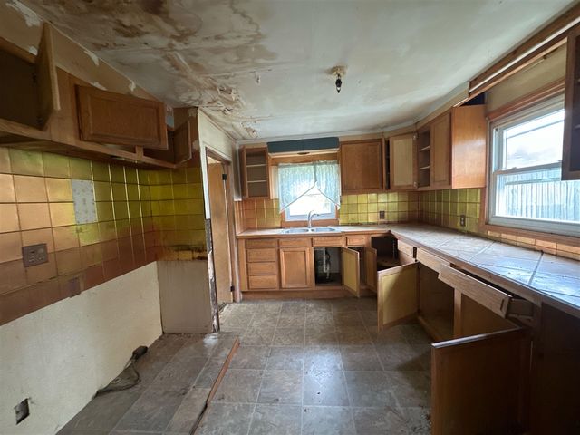 490 4th Street, Benton Harbor, MI 49022