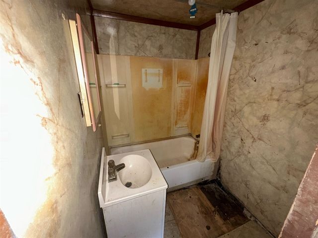 490 4th Street, Benton Harbor, MI 49022