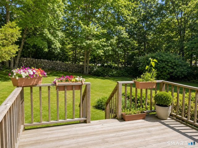 6 Nottingham Drive, Stamford, CT 06907