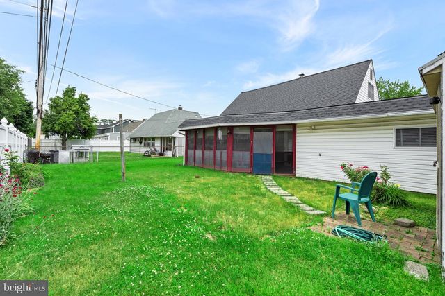 51 NICKELHILL LN, Levittown, PA 19054