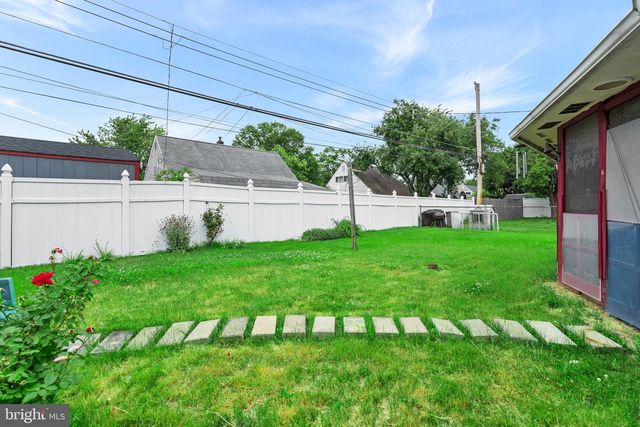 51 NICKELHILL LN, Levittown, PA 19054