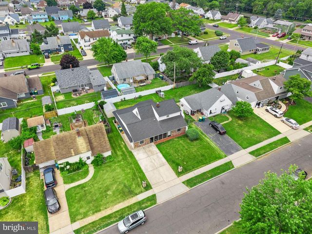 51 NICKELHILL LN, Levittown, PA 19054