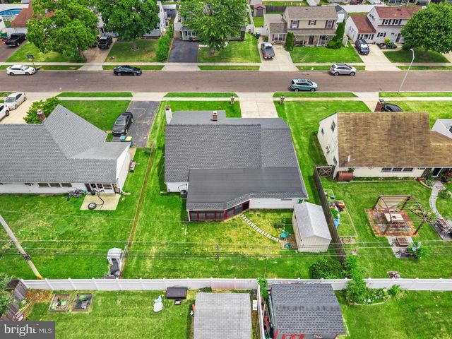 51 NICKELHILL LN, Levittown, PA 19054