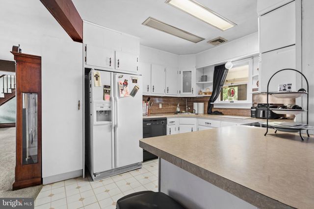 51 NICKELHILL LN, Levittown, PA 19054