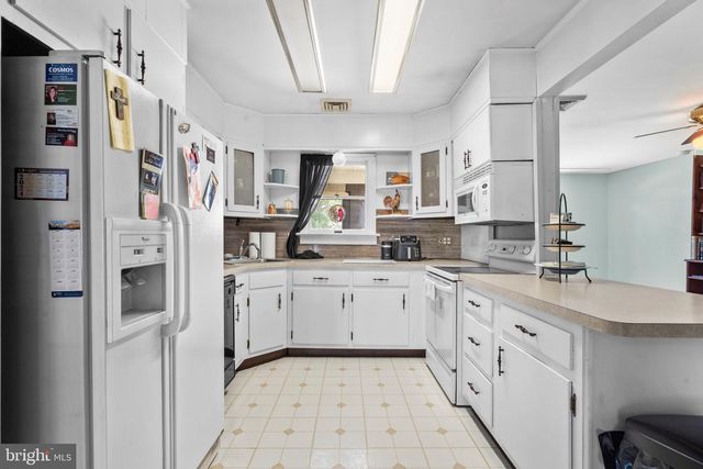 51 NICKELHILL LN, Levittown, PA 19054