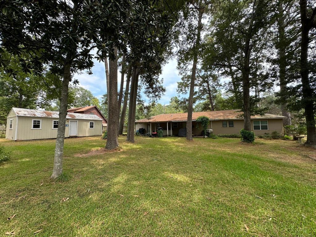 14 Catalina Road, Huntsville, TX 77340