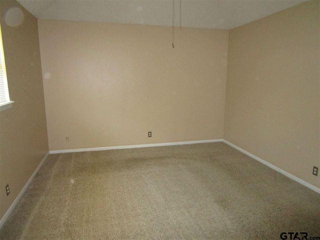 6027 Whispering Lane, Tyler, TX 75707