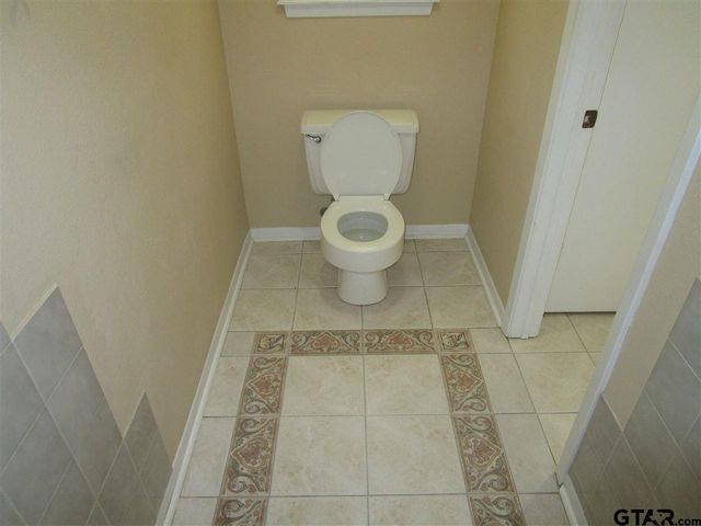 6027 Whispering Lane, Tyler, TX 75707