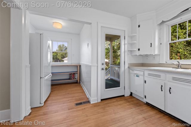 21546 Gregory Street, Dearborn, MI 48124