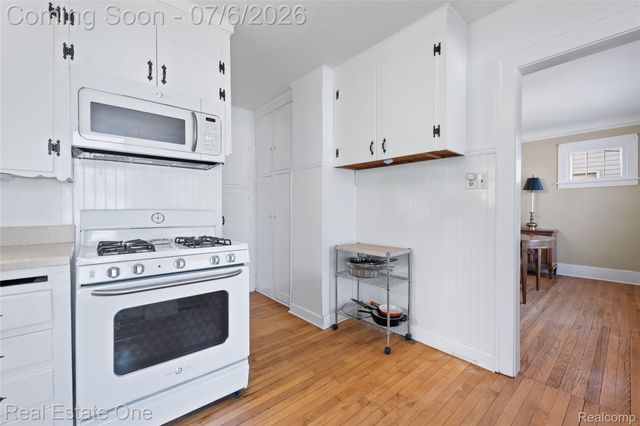 21546 Gregory Street, Dearborn, MI 48124