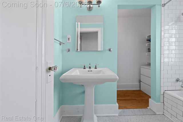 21546 Gregory Street, Dearborn, MI 48124
