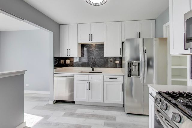 609 Hanover Court X-1, Schaumburg, IL 60194